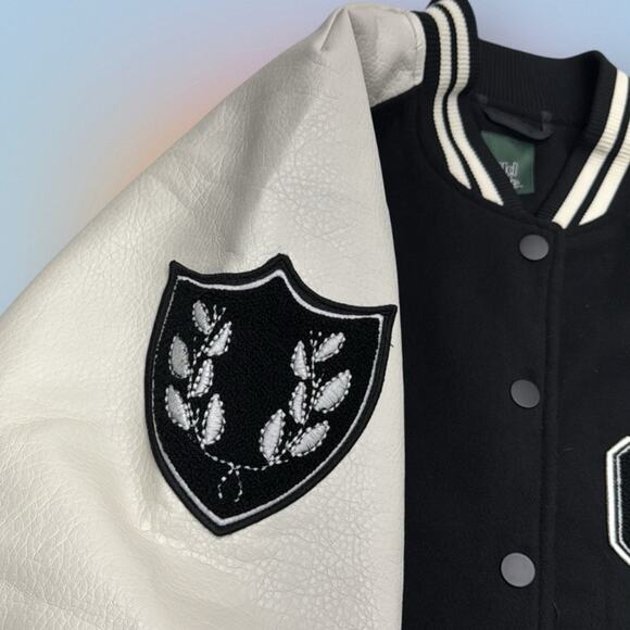 WILD FABLE Women’s Large Black White Varsity Bomber Jacket - Picture 3 of 7